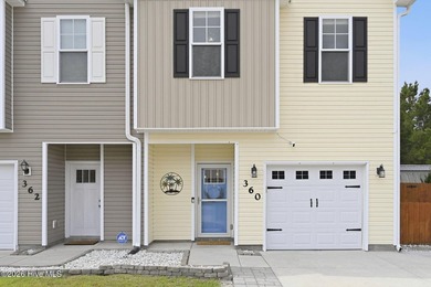 Welcome to this gorgeous, move-in ready 3 bedroom/2.5 bath - photo 3