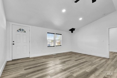Enjoy space, convenience, and flexibility at 2324 Blue Lake Lane - photo 5