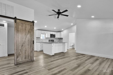 Enjoy space, convenience, and flexibility at 2324 Blue Lake Lane - photo 8