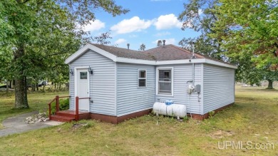 Whitefish River Home For Sale in Rapid River Michigan