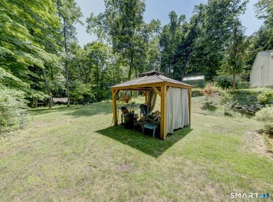 Cute as a button and full of charm, this well-maintained - photo 5