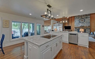 Magnificent Sunsets from the Large Lakefront Home on Lake - photo 16