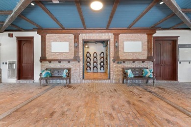 Stunning 21 acre Equestrian Compound located in the heart of - photo 9