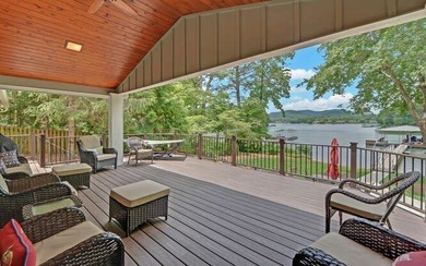Magnificent Sunsets from the Large Lakefront Home on Lake - photo 33