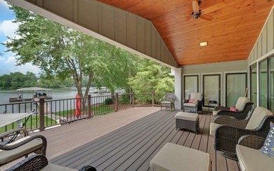 Magnificent Sunsets from the Large Lakefront Home on Lake - photo 34