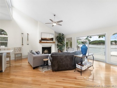 Overlooking the the gorgeous Lake nestled in a cove at the 3.5 - photo 6