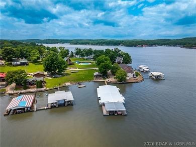 Welcome to lake living at its finest in the desirable Fawn - photo 9