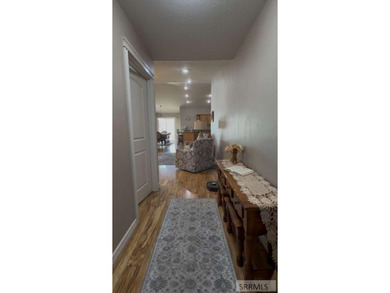 Beautifully maintained, one-owner home offering a spacious open - photo 3