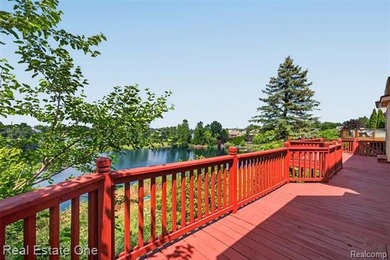 Welcome to this beautiful lakefront home in the highly - photo 20
