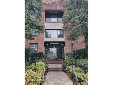 Charming 1 Bedroom Coop in Heart of Great Neck for Sale - photo 1