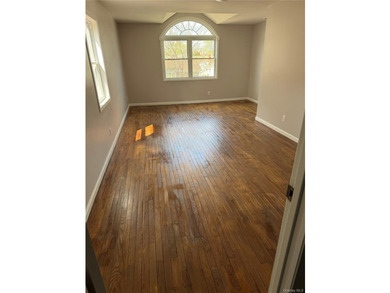 Fully renovated house includes new kitchen, bathrooms and all - photo 10