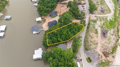 Build the luxury lakefront home of your dreams in this exciting - photo 1