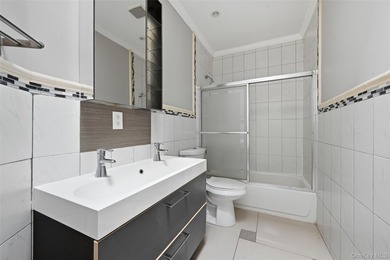 2 family home, perfect for both end-users and investors - photo 10