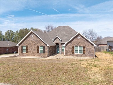 Check out the comfort and convenience in this spacious 4-bedroom - photo 3