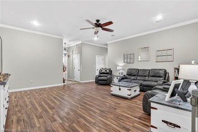 Check out the comfort and convenience in this spacious 4-bedroom - photo 6