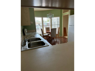 OWNER OPEN TO ALL REASONABLE OFFERS! IMMACULATE 2 BED 2 BATH - photo 14