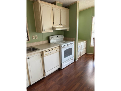 OWNER OPEN TO ALL REASONABLE OFFERS! IMMACULATE 2 BED 2 BATH - photo 19