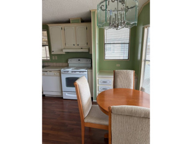 OWNER OPEN TO ALL REASONABLE OFFERS! IMMACULATE 2 BED 2 BATH - photo 25