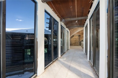 Indisputably iconic, The Vancerra, the vanguard above the clouds - photo 33