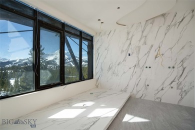 Indisputably iconic, The Vancerra, the vanguard above the clouds - photo 38