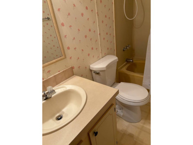 OWNER OPEN TO ALL REASONABLE OFFERS! IMMACULATE 2 BED 2 BATH - photo 41