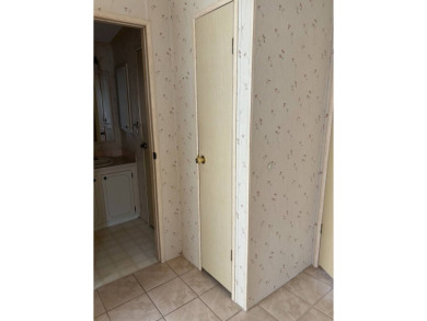 OWNER OPEN TO ALL REASONABLE OFFERS! IMMACULATE 2 BED 2 BATH - photo 47