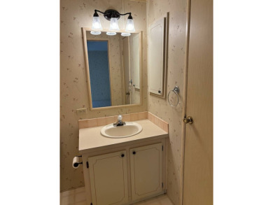 OWNER OPEN TO ALL REASONABLE OFFERS! IMMACULATE 2 BED 2 BATH - photo 49