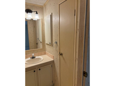 OWNER OPEN TO ALL REASONABLE OFFERS! IMMACULATE 2 BED 2 BATH - photo 50
