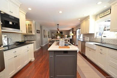 This Stately and spacious 4/5 bedroom Colonial is set on a - photo 5