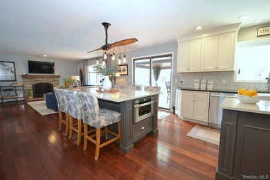 This Stately and spacious 4/5 bedroom Colonial is set on a - photo 6