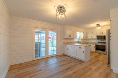 Welcome to your dream home! This stunning completely remodeled - photo 11