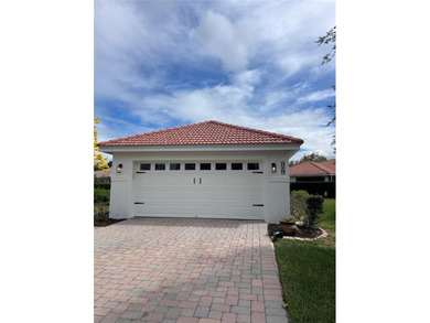 Lovely 2 bedroom and 2 bathroom home located in a private gated - photo 2
