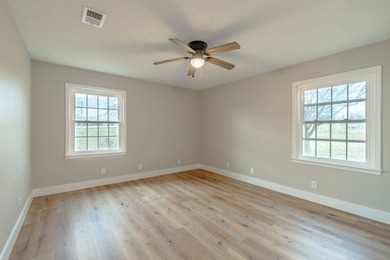 Welcome to your dream home! This stunning completely remodeled - photo 22