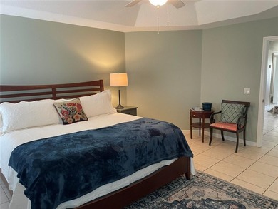Lovely 2 bedroom and 2 bathroom home located in a private gated - photo 3