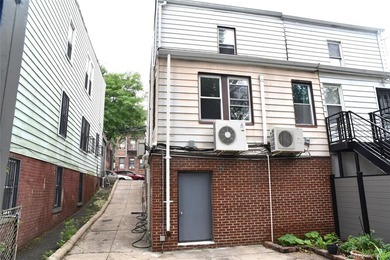Baychester Area off 233 rd St One Family Frame Semidetached 3 - photo 23