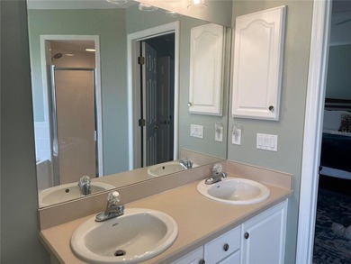 Lovely 2 bedroom and 2 bathroom home located in a private gated - photo 8