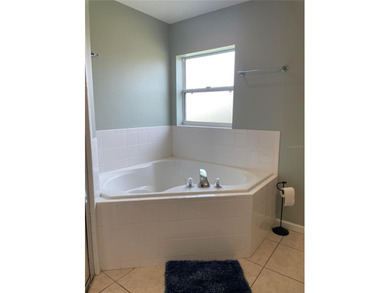 Lovely 2 bedroom and 2 bathroom home located in a private gated - photo 9