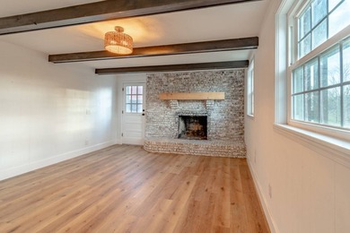 Welcome to your dream home! This stunning completely remodeled - photo 29