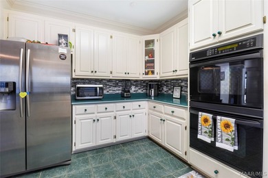This stunning 3-bedroom, 3.5-bath brick beauty offers over 3,400 - photo 6