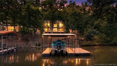 Lakefront home in highly sought-after 6 Mile Cove, Turnkey with - photo 2