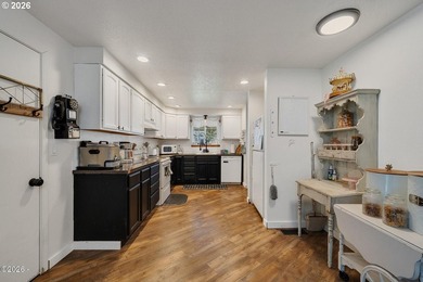 Located in the heart of Rockaway Beach! Nice single-level home - photo 11