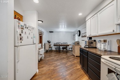 Located in the heart of Rockaway Beach! Nice single-level home - photo 12