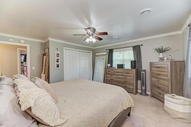 Stunning three bedrooms two baths, master bath, 1600 square foot - photo 13