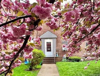 New to market! Second-floor 2-bedroom garden-style co-op - photo 17