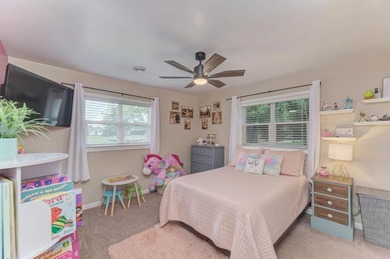 Stunning three bedrooms two baths, master bath, 1600 square foot - photo 17