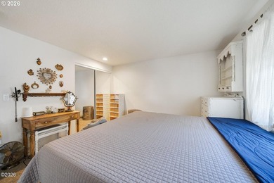 Located in the heart of Rockaway Beach! Nice single-level home - photo 17