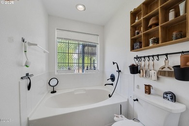 Located in the heart of Rockaway Beach! Nice single-level home - photo 19