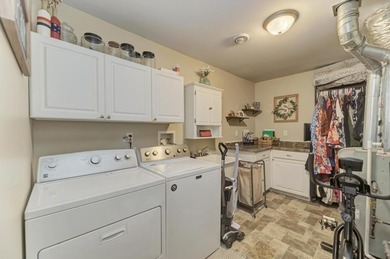 Stunning three bedrooms two baths, master bath, 1600 square foot - photo 20