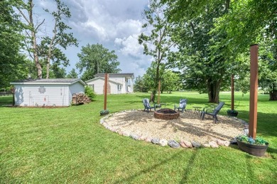 Stunning three bedrooms two baths, master bath, 1600 square foot - photo 23