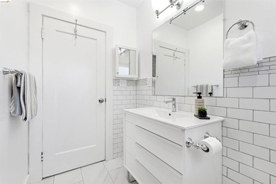 One lot, two renovated detached homes in Oakland's vibrant - photo 24